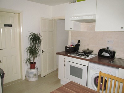 Well located 1/2 bedroom Victorian conversion flat Green Lanes.