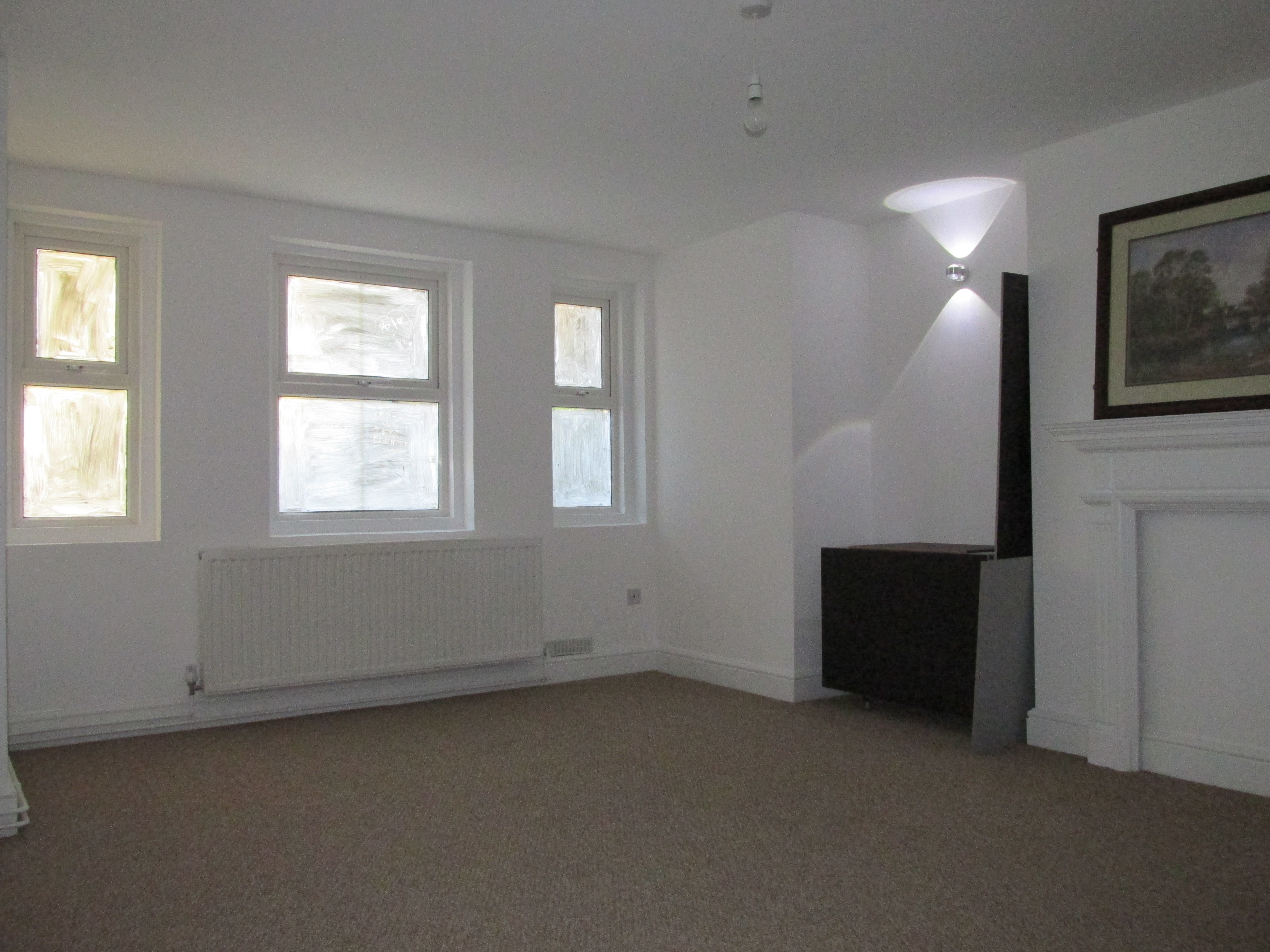 A spacious 3 bedroom flat to let situated trendy Stoke Newington N16.